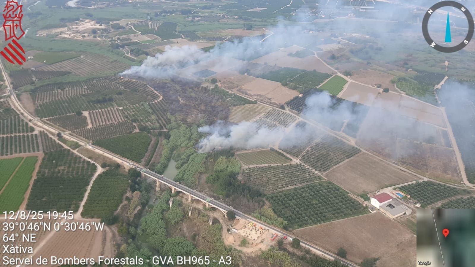Incendi forestal a Xàtiva vist des de l'aire