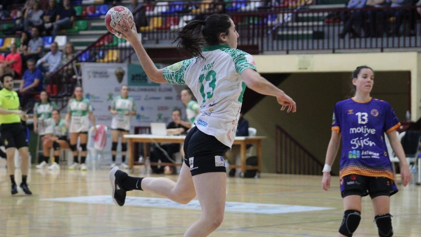 Clara Gascó, en una acció del partit