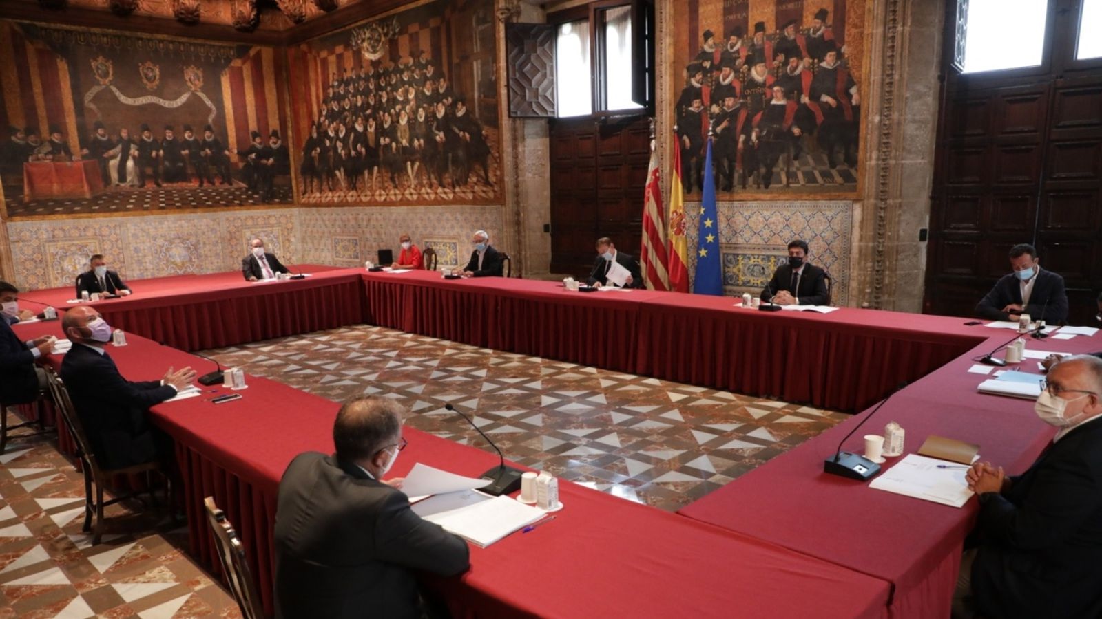 Imatge d'arxiu d'una de les reunions del pacte valencià per a la reconstrucció