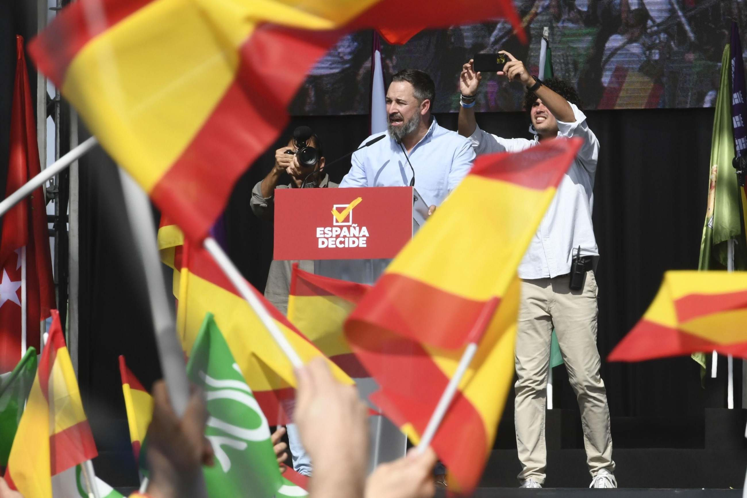 El líder de Vox, Santiago Bascal, durant la presentació d'"Espanya Decideix" durant la festa Viva22