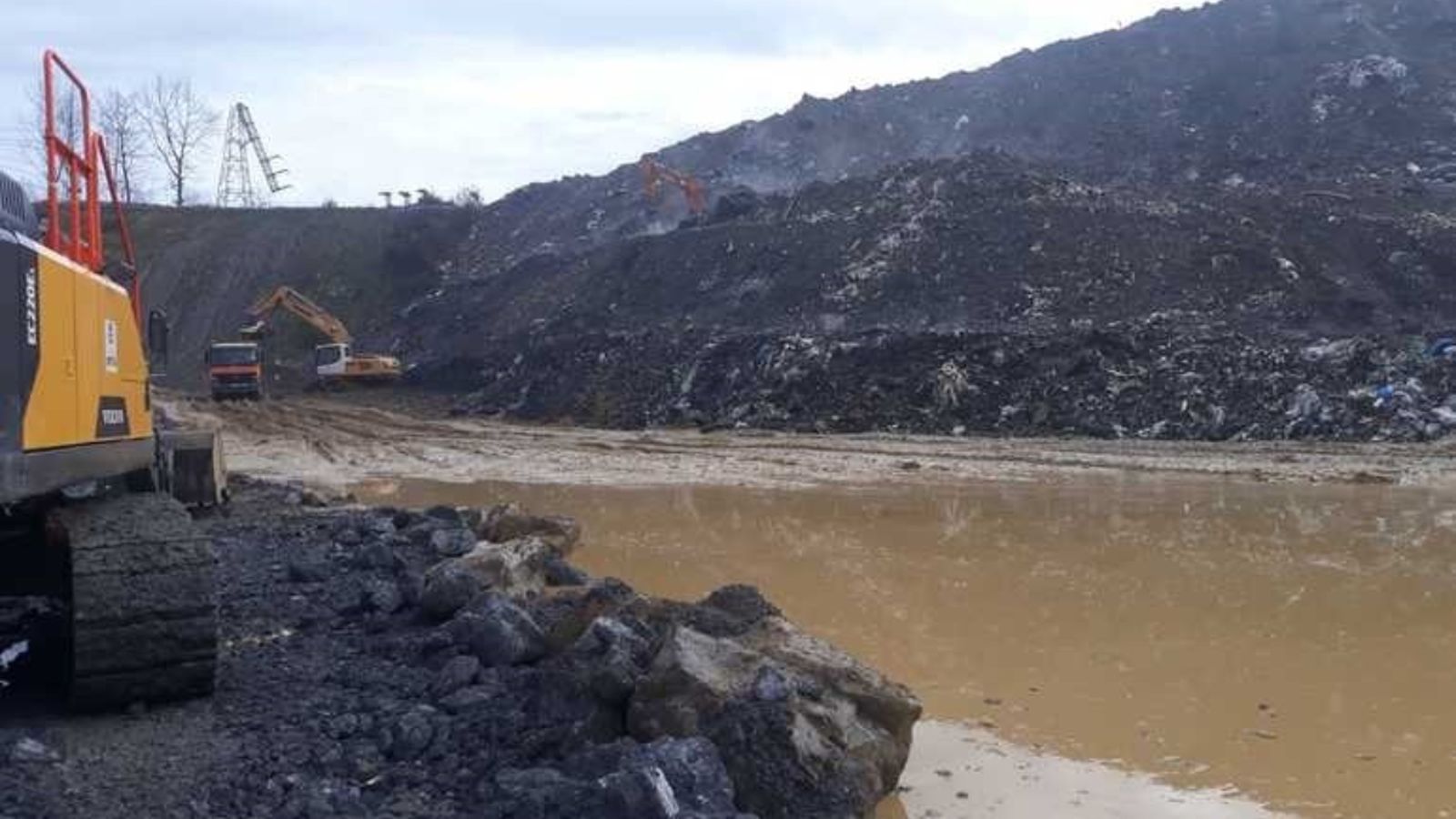 Treballs en l’abocador de Zaldibar
