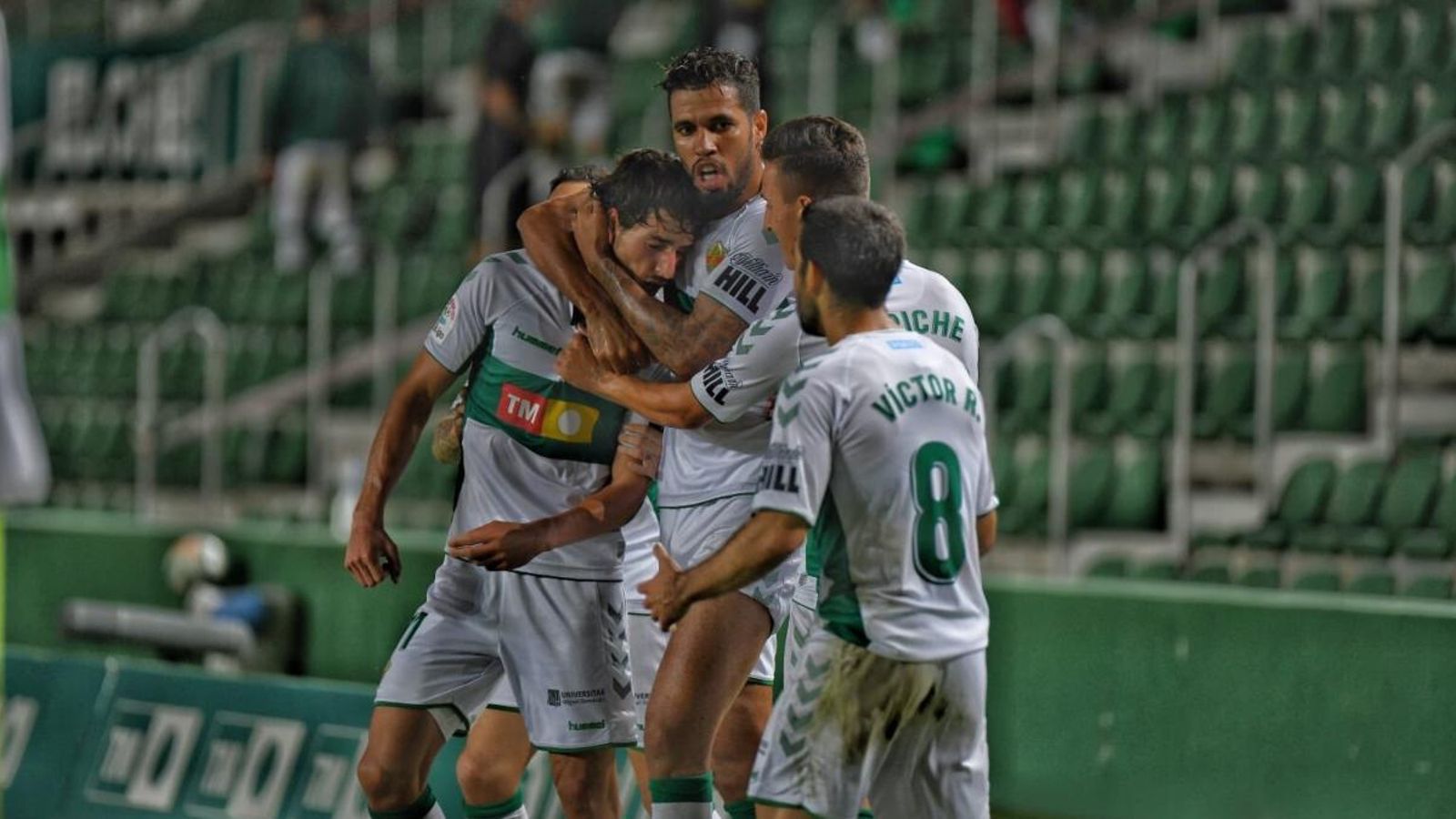 L'Elx aconsegueix guanyar l'Oviedo en un partit marcat per la suspensió del Depor-Fuenlabrada