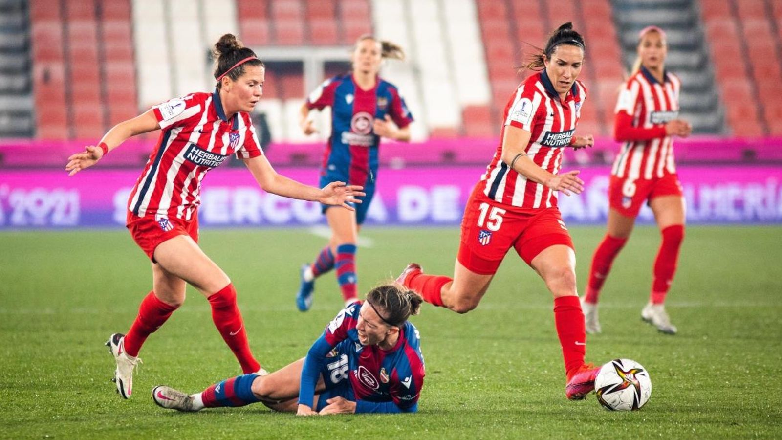 L'Atlètic de Madrid ha conquistat la seua primera Supercopa a l'estadi Juegos Mediterráneos d'Almeria