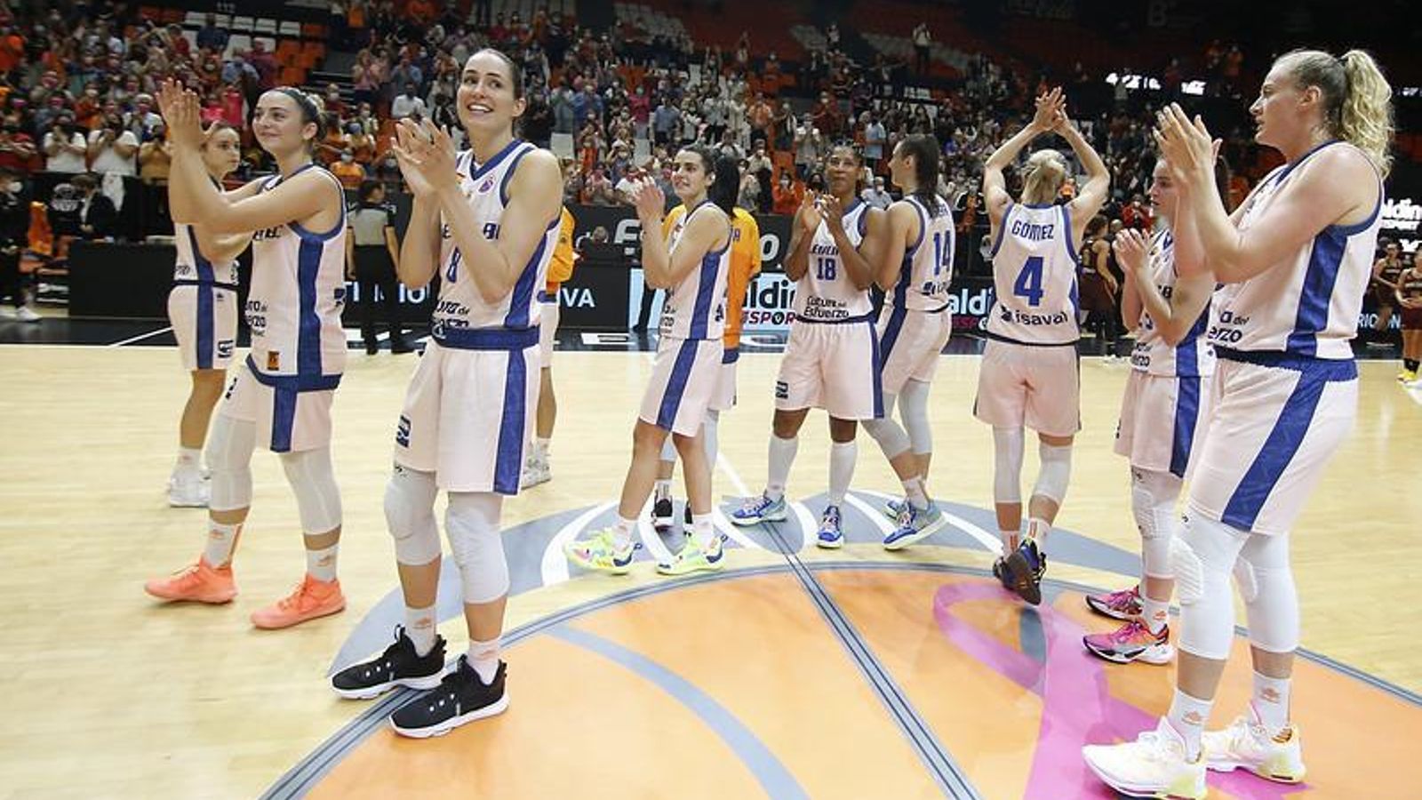 Victòria del València Basket contra el Namur a la Fonteta