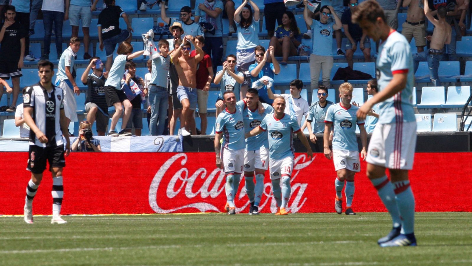 Els jugadors del Celta celebren un dels gols