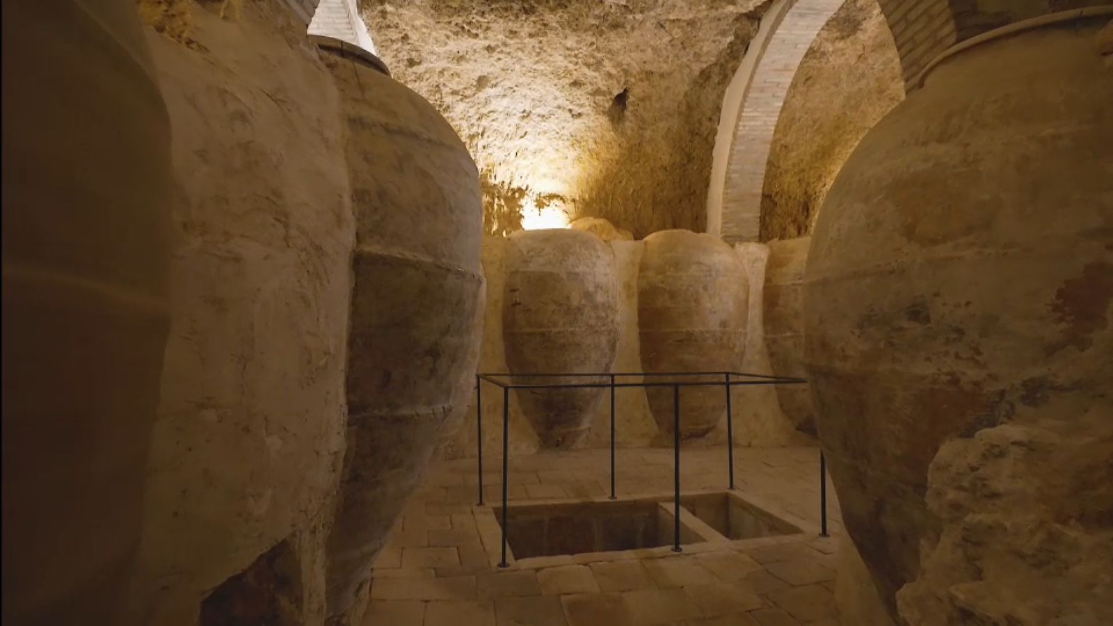 Les galeries subterrànies d'Utiel on es conserven vora 240 cellers excavats davall de les cases