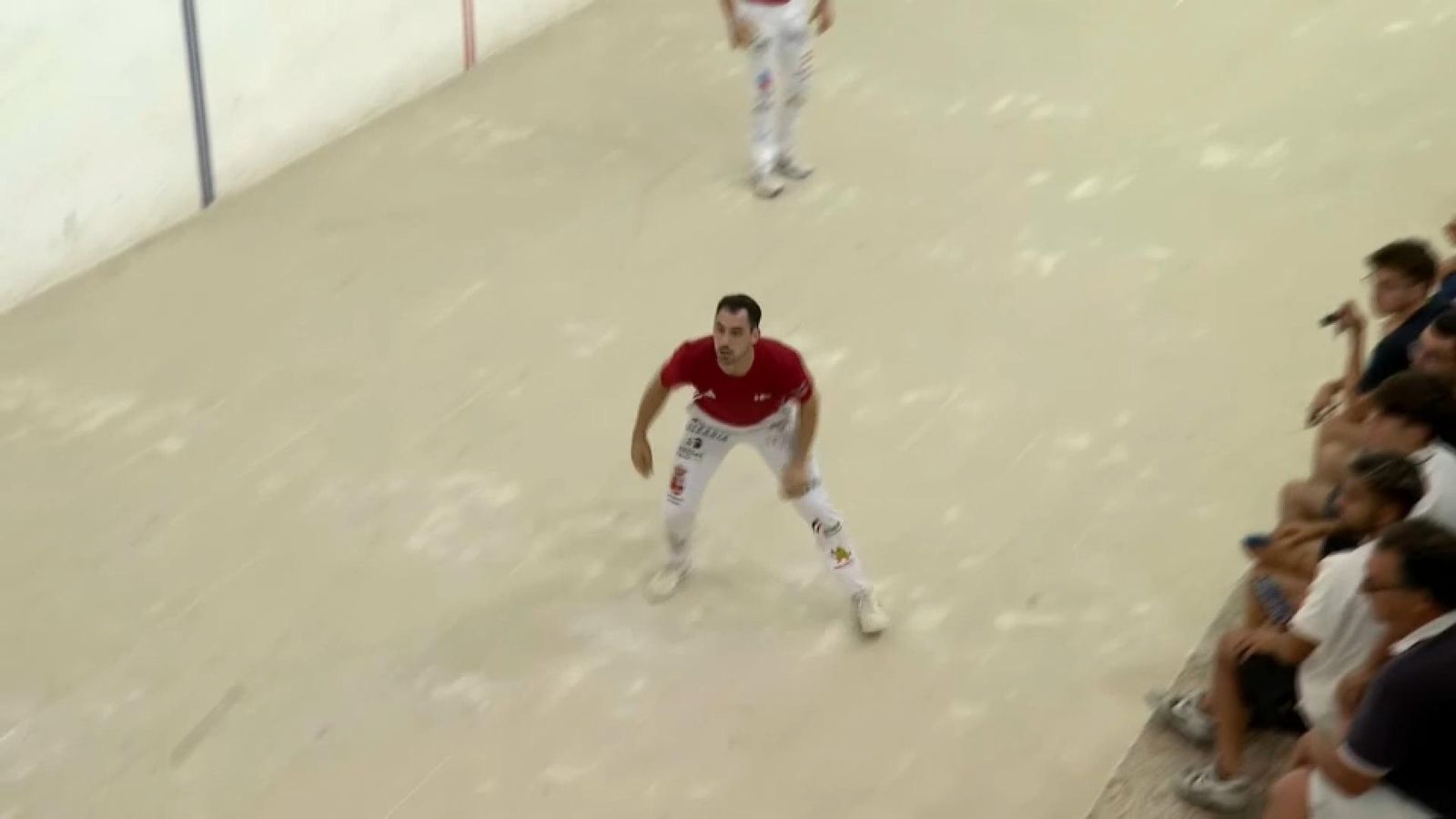 El pilotari Giner, en la seua tornada després de lesió