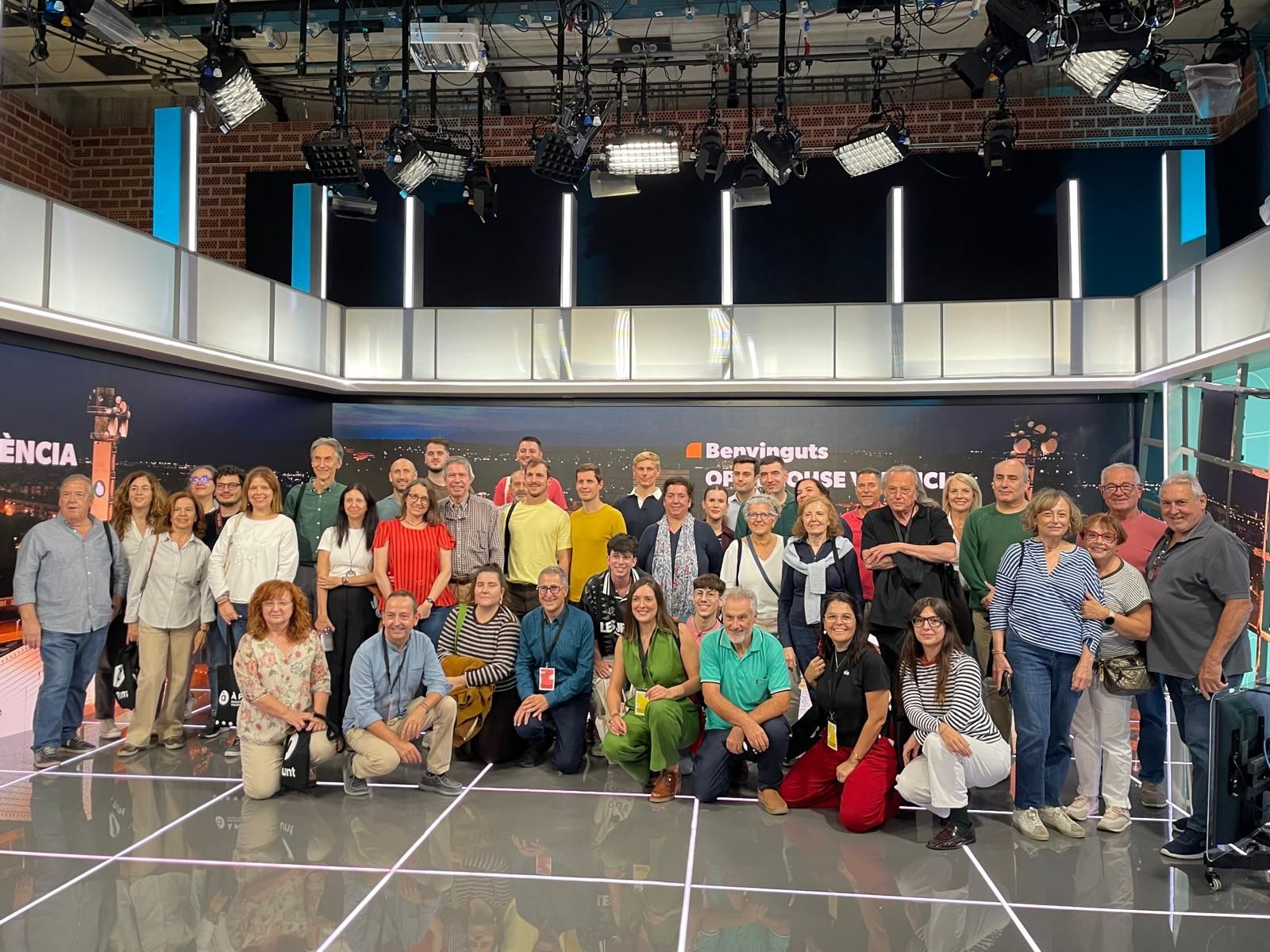 Els participants en un dels platós d'À Punt