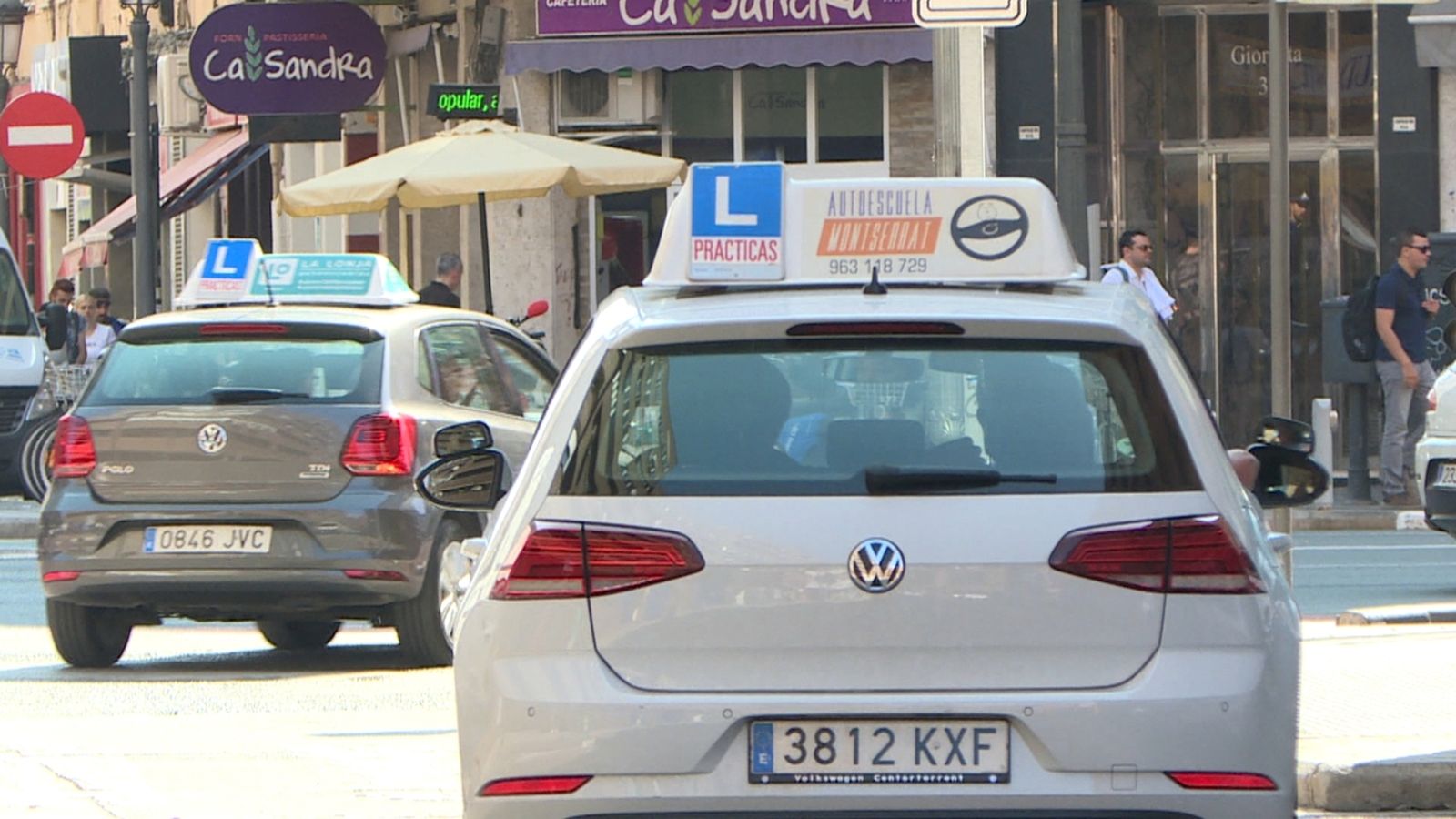 Milers de joves esperen traure's el carnet de conduir durant l'estiu