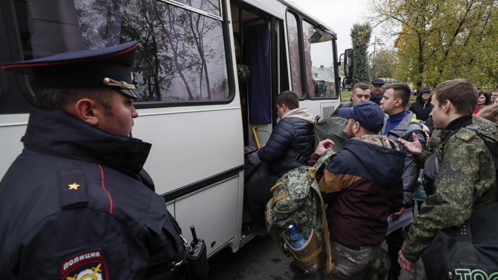 Reservistes mobilitzats russos en eixir de Moscou en una imatge d'arxiu