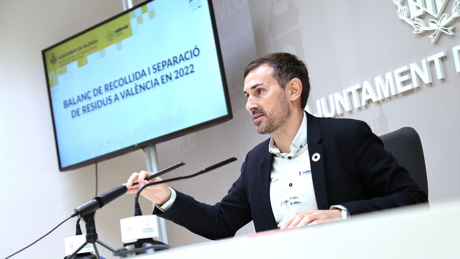 El vicealcalde i regidor d'Ecologia Urbana, Sergi Campillo, presenta en roda de premsa el balanç de recollida de residus de 2022