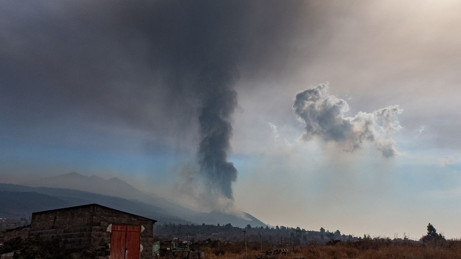Núvol de cendra procedent del volcà que està en erupció des del passat 19 de setembre