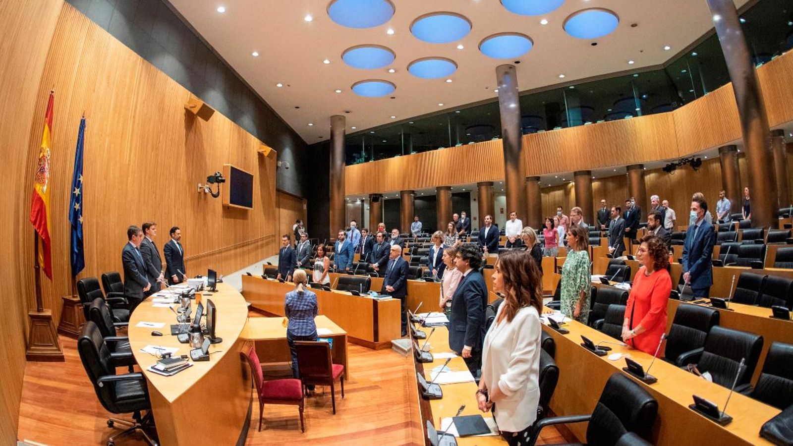 Minut de silenci a l'inici de la Comissió per a la Reconstrucció Social i Econòmica del Congrés aquest divendres
