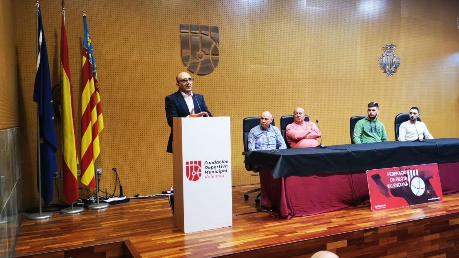 Vicent Molines, nou president, en el faristol