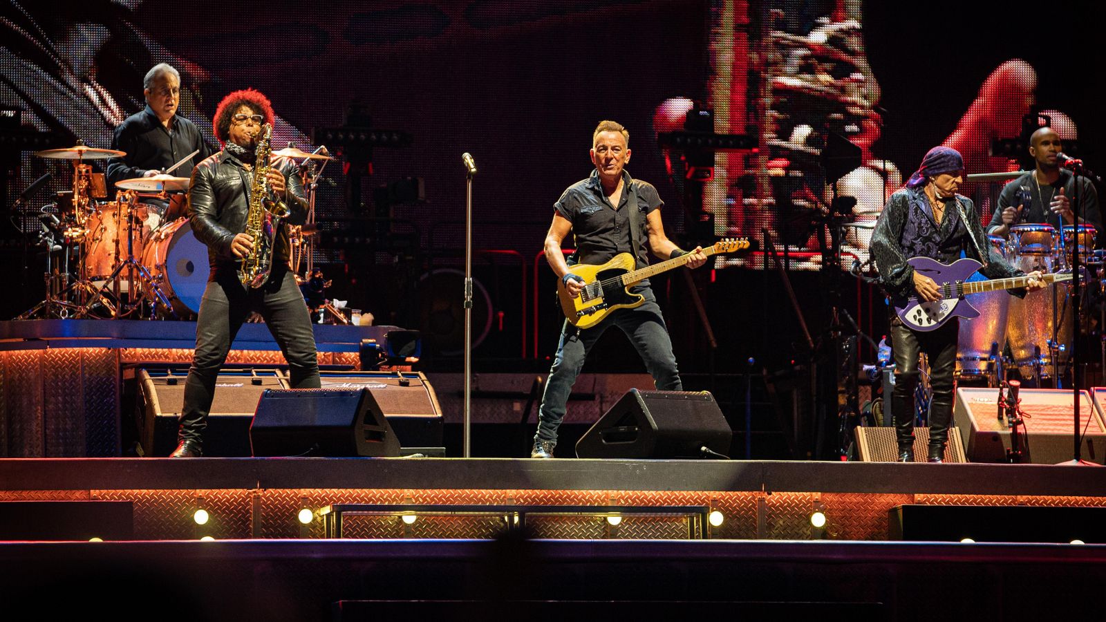 El cantant Bruce Springsteen i The E Street Band actuen a l'Estadi Olímpic Lluís Companys de Barcelona El cantant Bruce Springsteen i la E Street Band actuen a l'Estadi Olímpic Lluís Companys de Barcelona