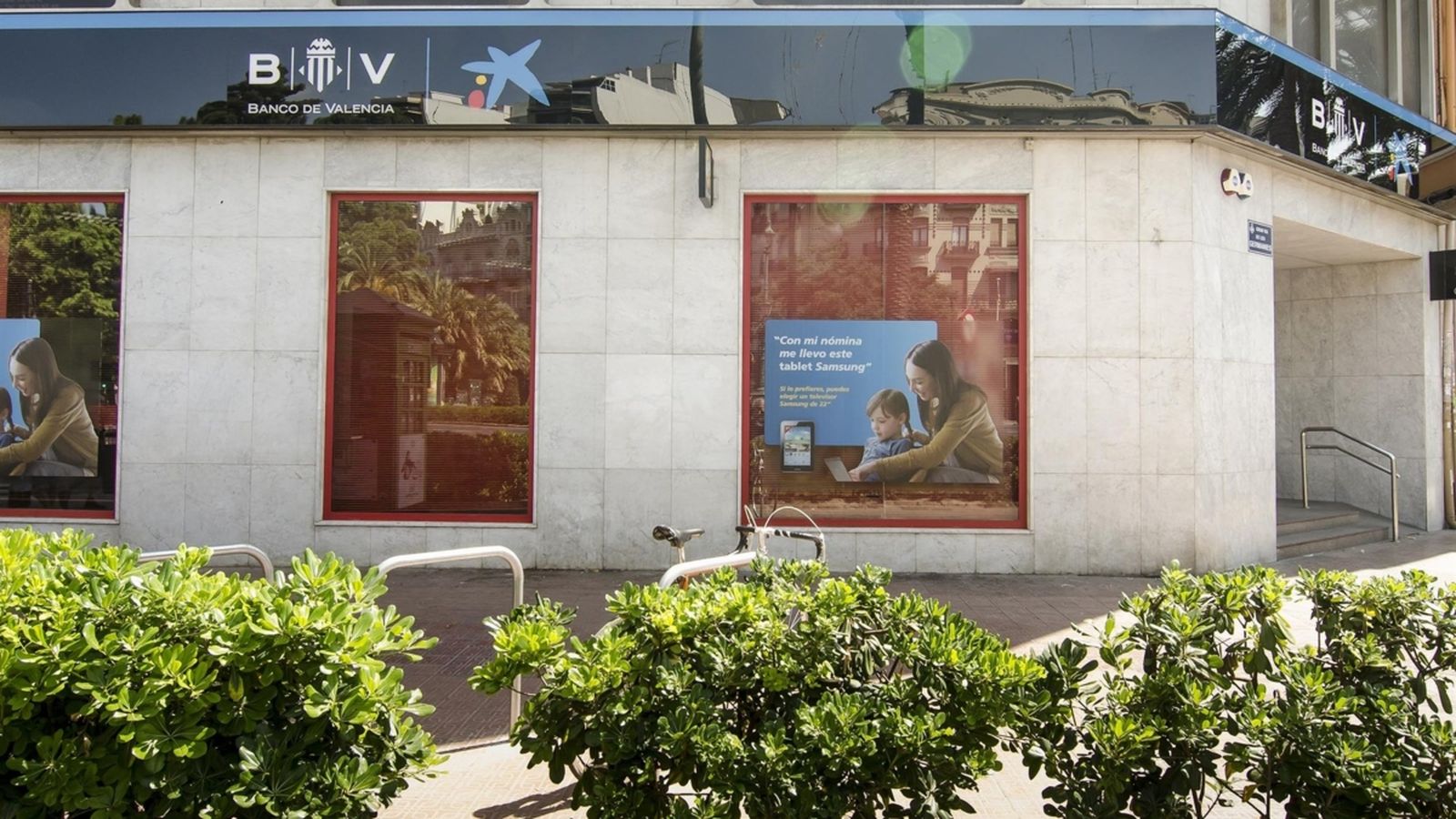 Una oficina de CaixaBank