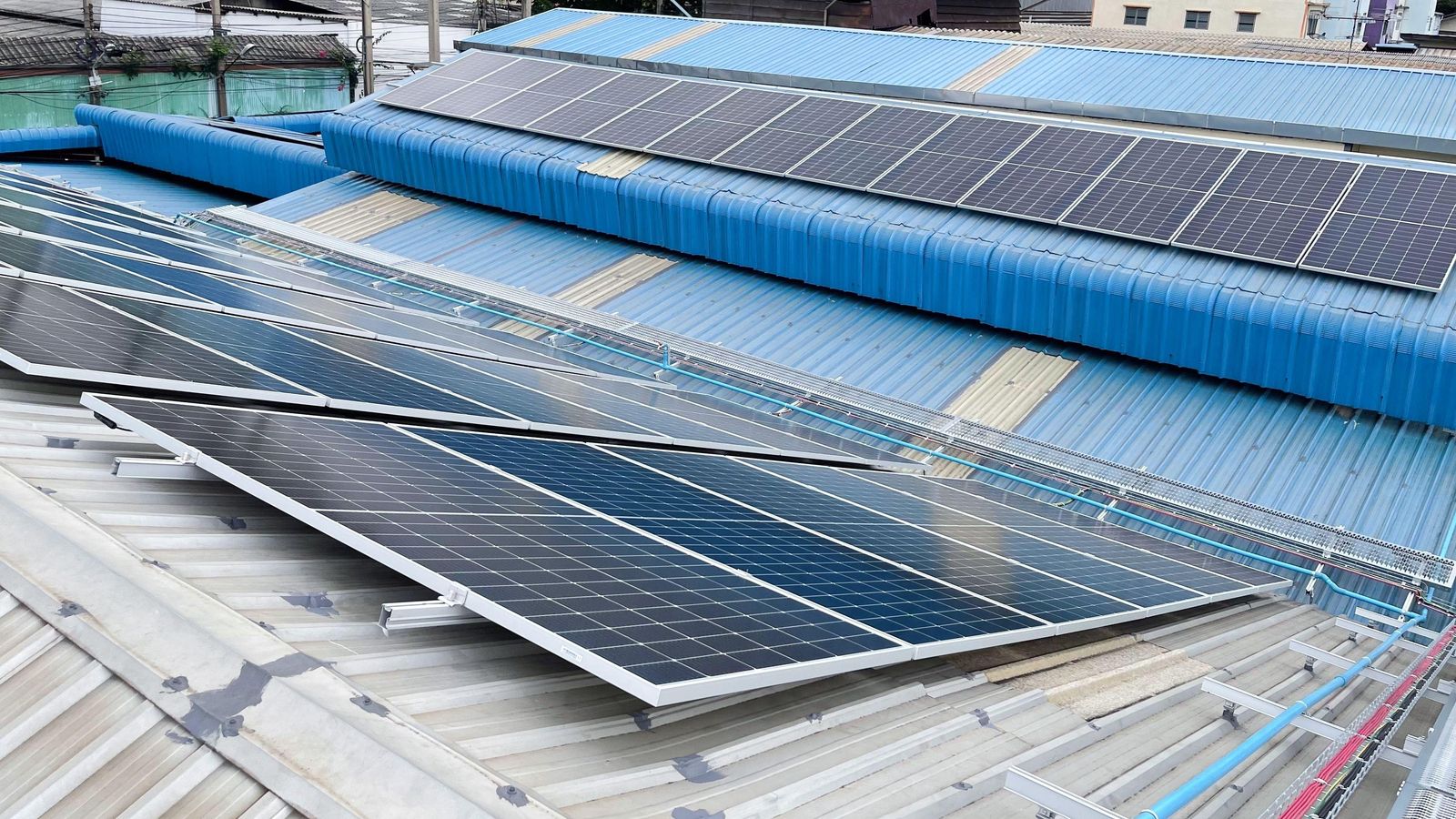 Els treballadors havien robat 12 palets de plaques solars valorats en 48.000 euros