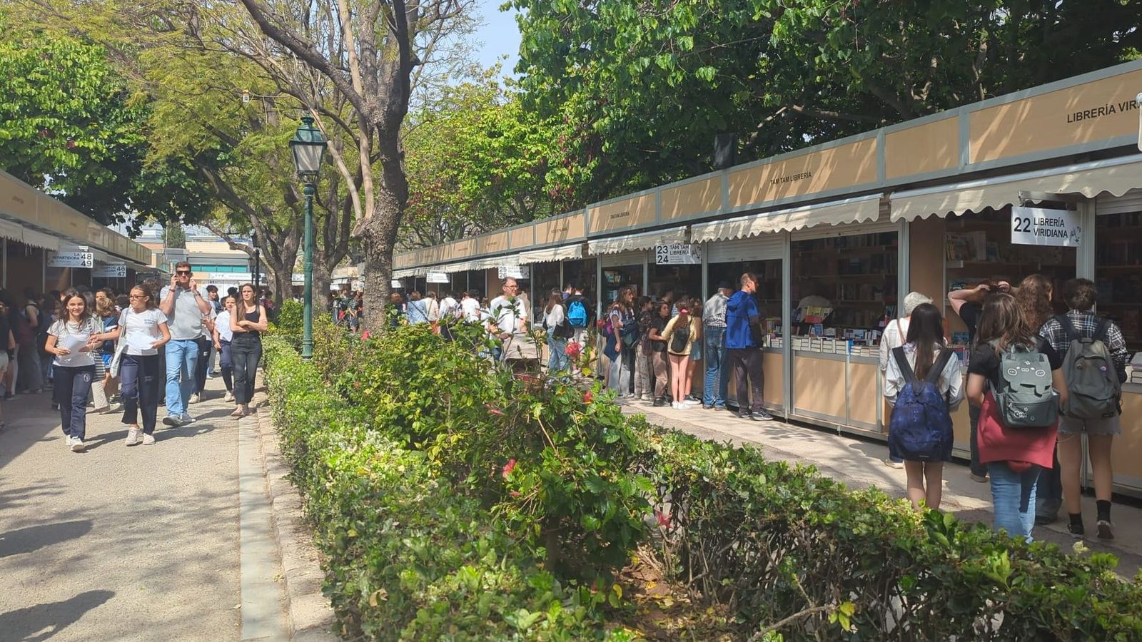 Els clients més matiners s'han acostat a primera hora d'este dijous a Vivers