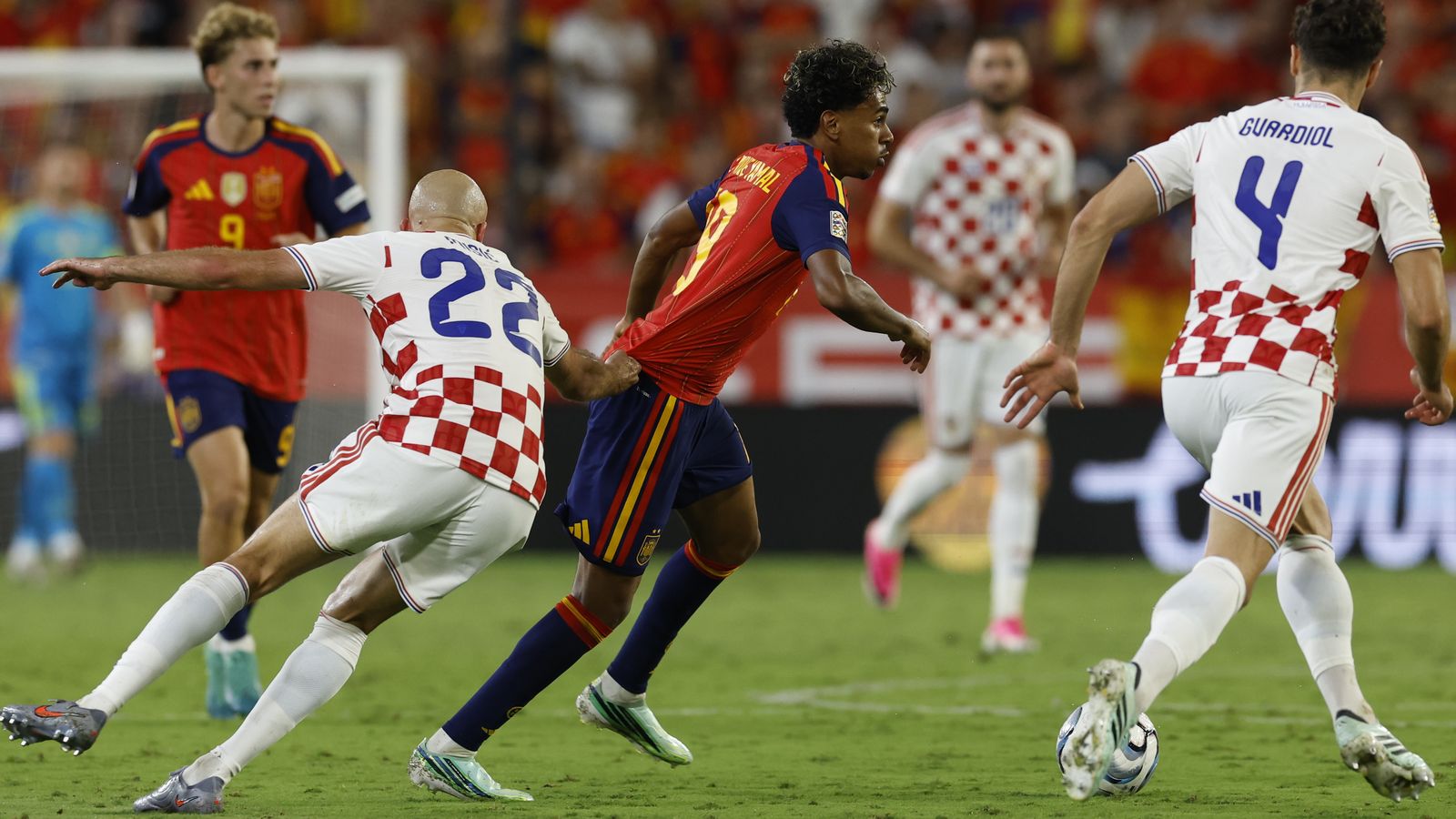 Els jugadors croats no han pogut detindre Lamine Yamal