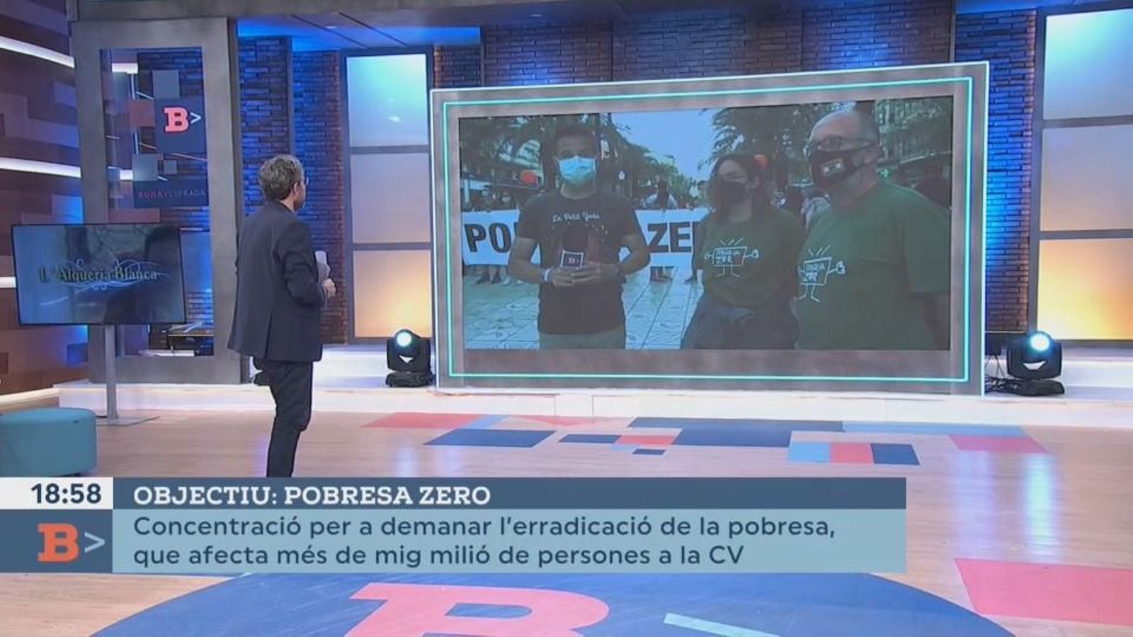 El programa Bona Vesprada cobrint una acció de la campanya “Pobresa zero”