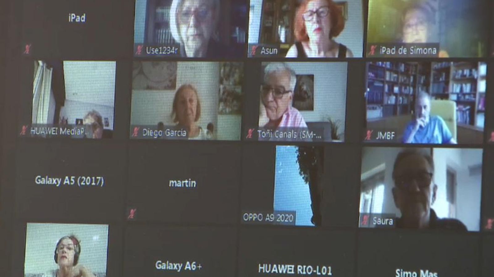 La universitat per a persones majors aposta per la docència en línia