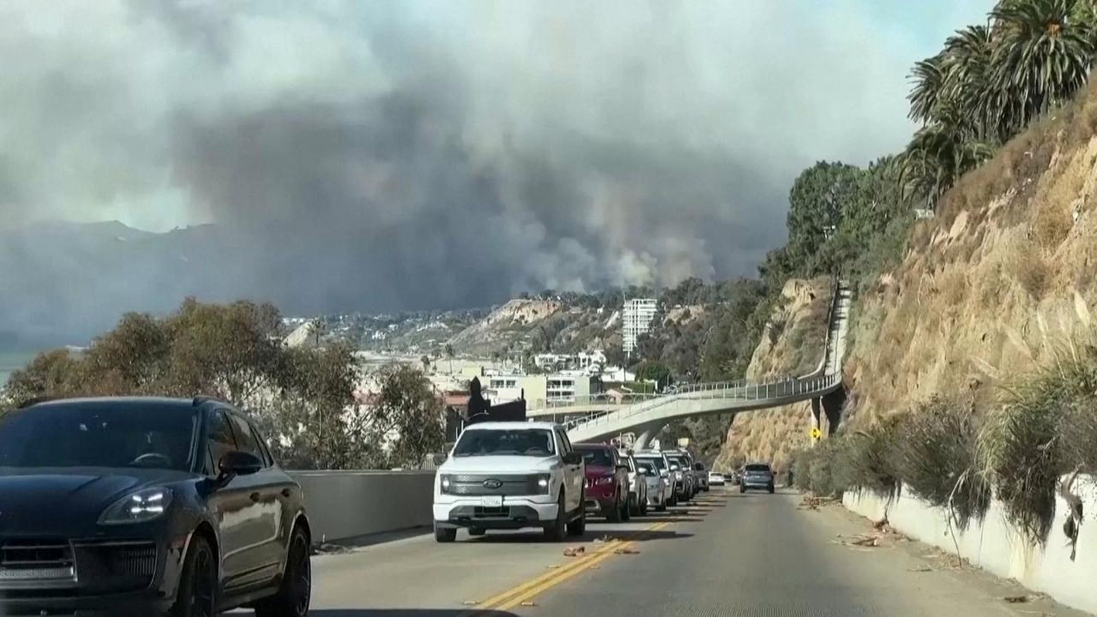 Els incendis de Los Angeles han deixat fins ara setze víctimes mortals