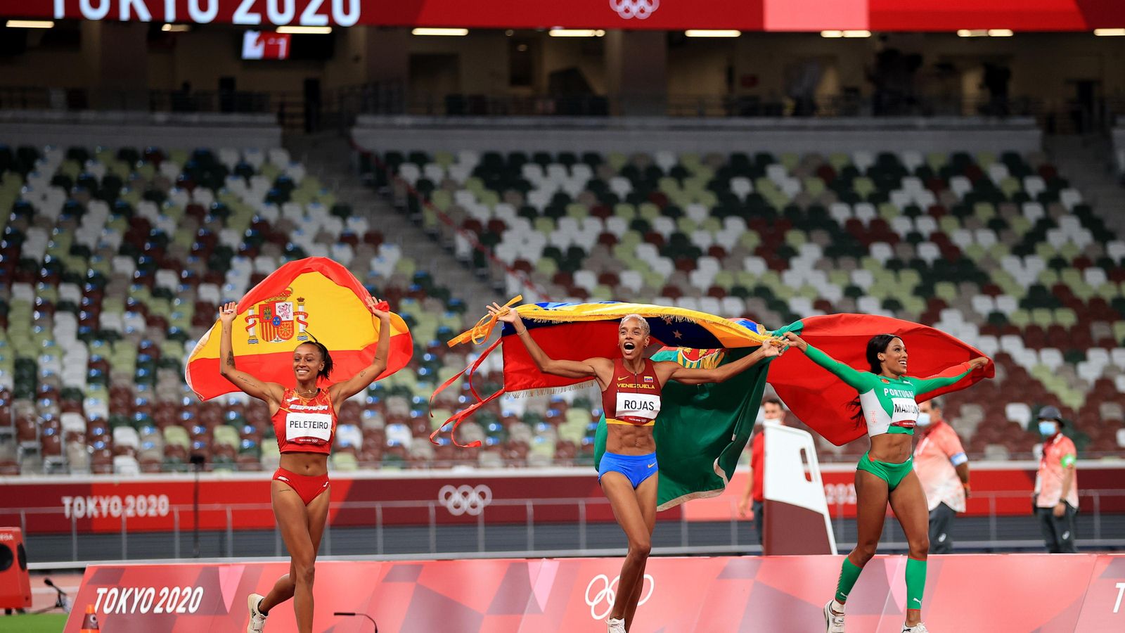 Rojas, Mamona i Peleteiro celebren haver aconseguir el pòdium olímpic