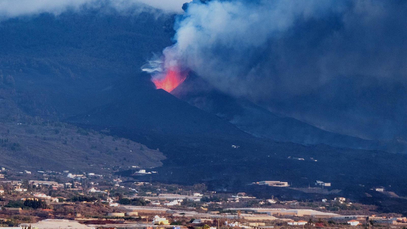 El volcà de la Palma, vist des de la localitat de Los Llanos de Aridane