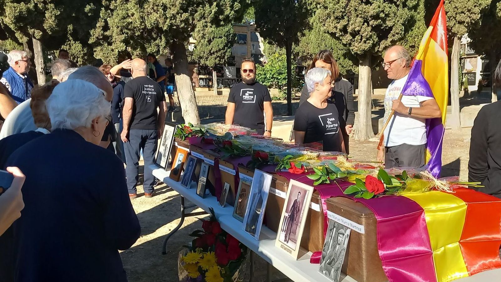 Acte de lliurament de les restes de la fossa 94 al Cementeri de Paterna (Horta Nord)