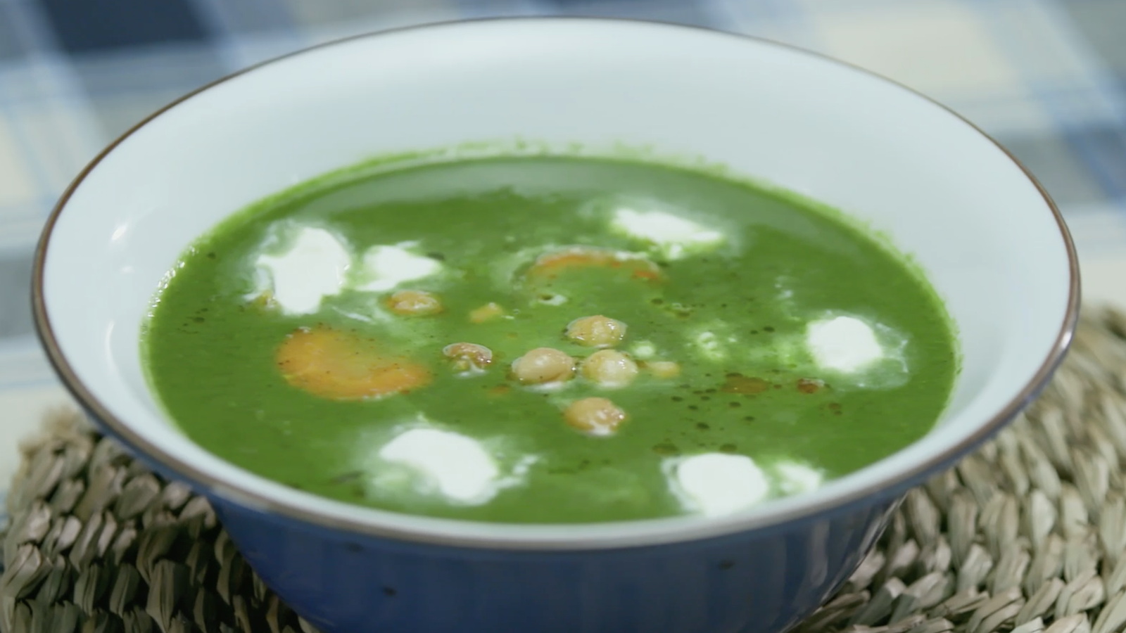 Sopa de créixens, cigrons i aigua de roses