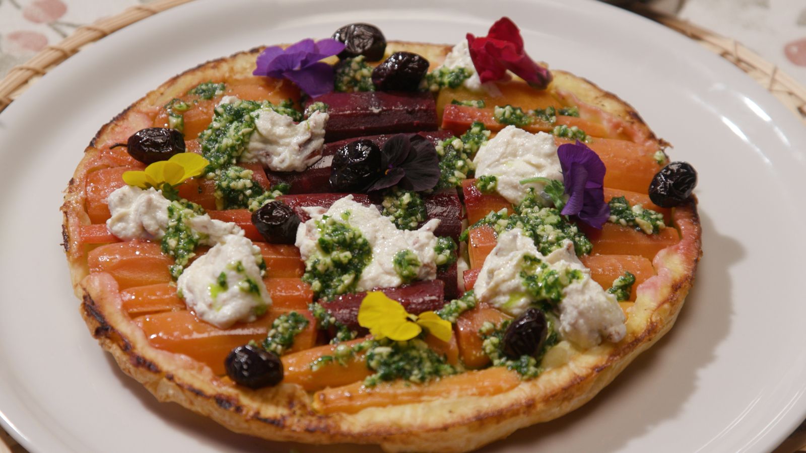 Tatin de carlota, pesto i ricotta