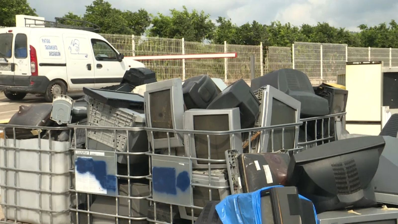 Reciclar als ecoparcs de l'àrea metropolitana de València reduirà el pagament de la taxa Tamer