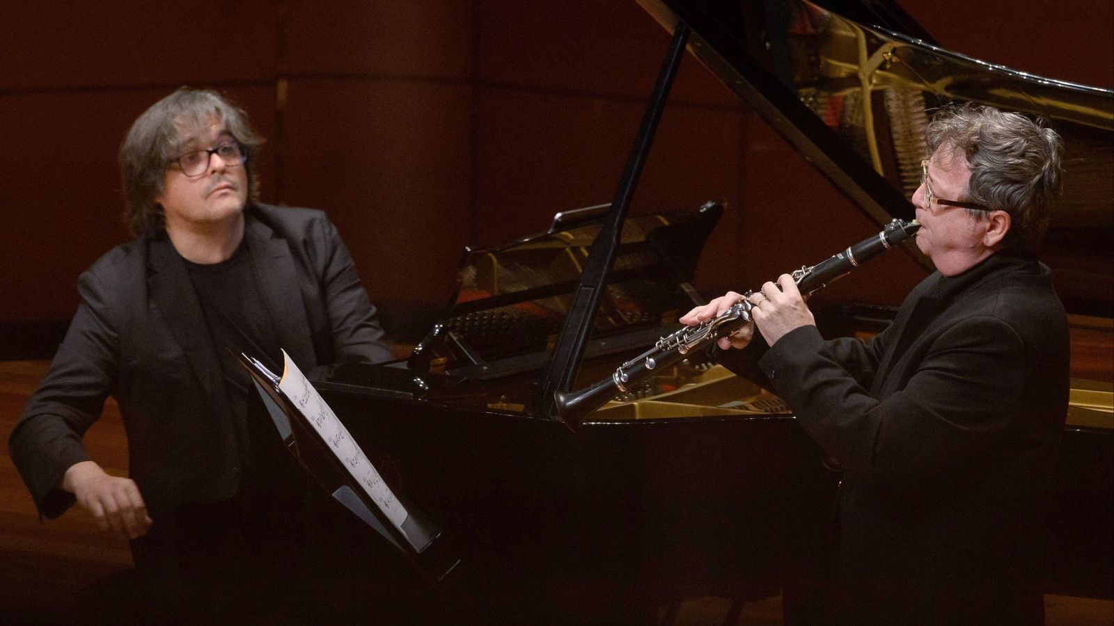 El clarinetista Joan Enric Lluna amb el pianista Juan Carlos Garvayo durant una actuació musical