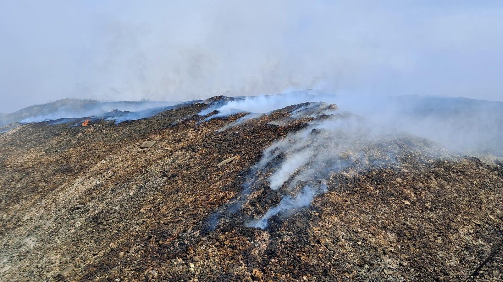 Estat actual de l'incendi a la planta de reciclatge de Requena Estat actual de la planta de reciclatge de Requena