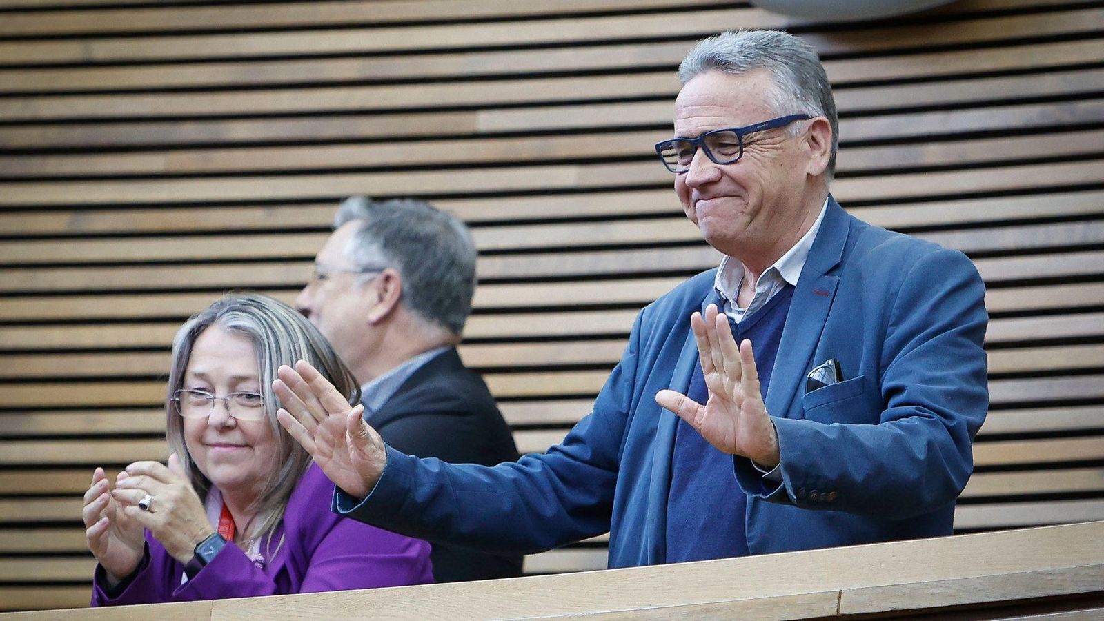 Mar Iglesias i Miquel Francés en la votació de les Corts