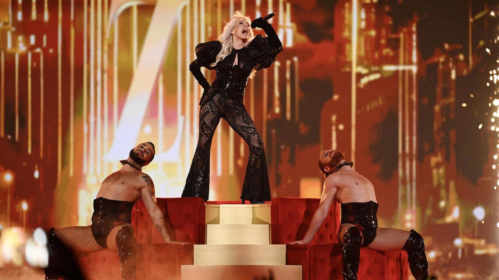 Nebulossa durant l'actuació de la gran final d'Eurovision 2024