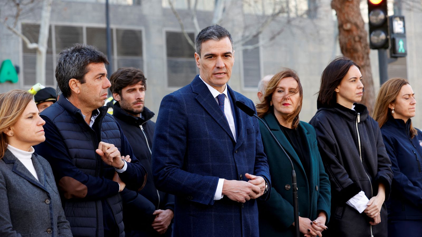 Pedro Sánchez compareix en el centre de comandament de l'incendi de Campanar