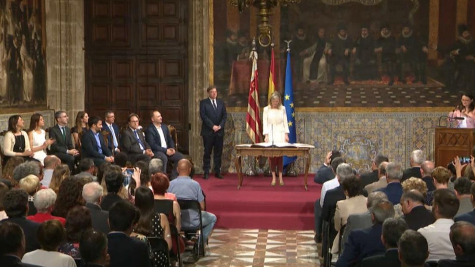 El membres del nou Consell han pres possessió dels càrrecs en un acte institucional al saló de Corts del Palau de la Generalitat