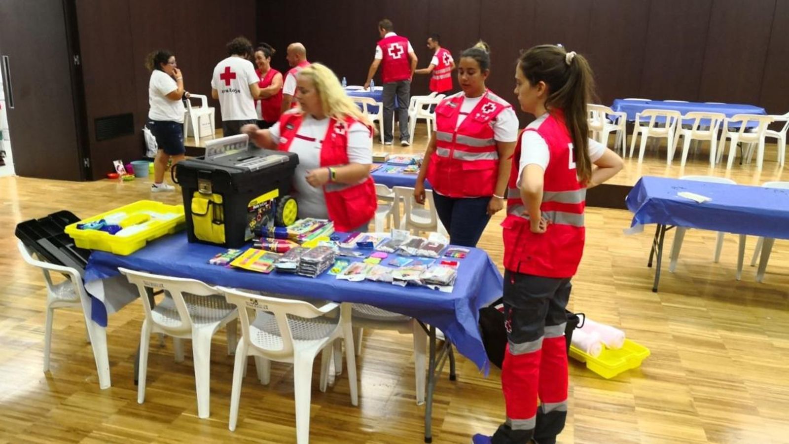 La Creu Roja ha atés 326 veïns de les poblacions afectades per l'incendi La Creu Roja ha atés 326 veïns de les poblacions afectades per l'incendi