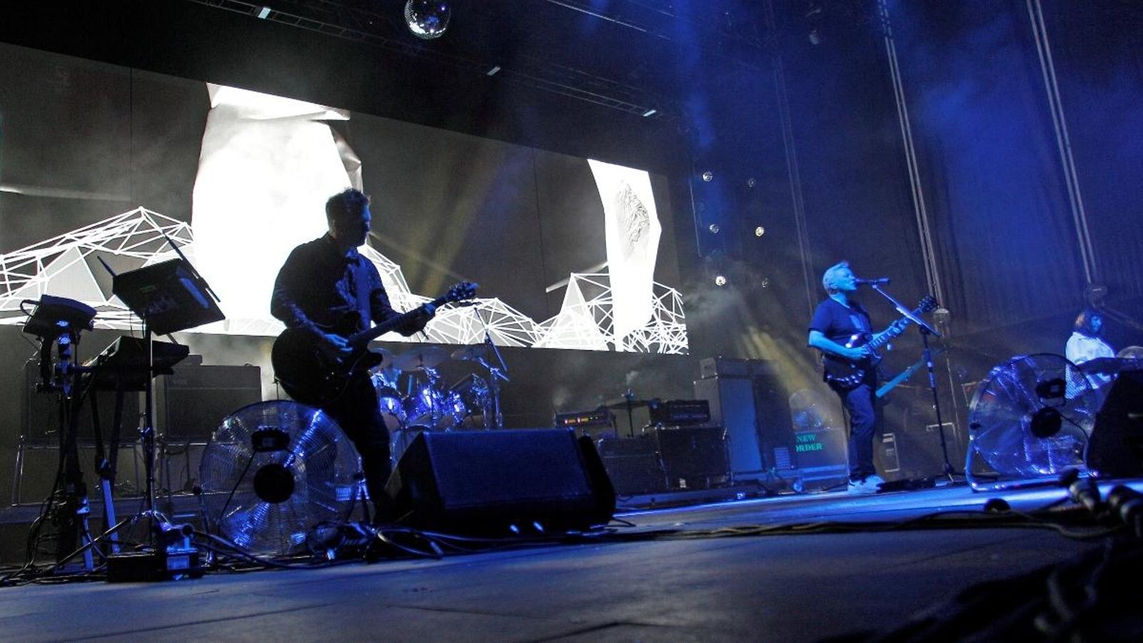 El grup britànic New Order, durant l'actuació en el Low Festival