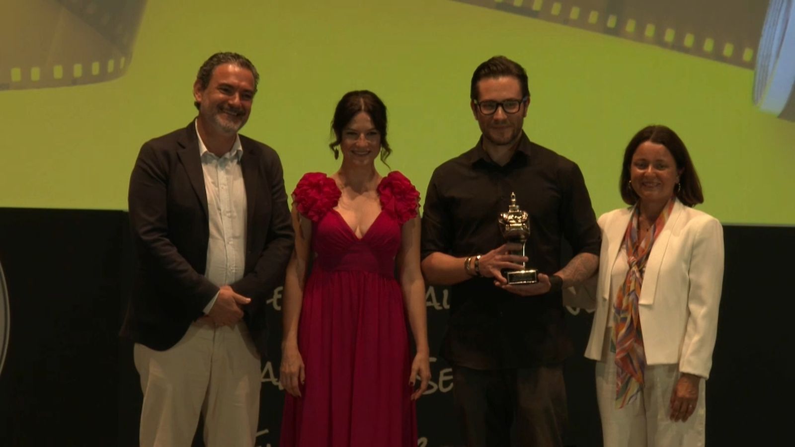 Fernando Tato i Susana Sampedro amb el guardó del curtmetratge guanyador del Far d'Argent