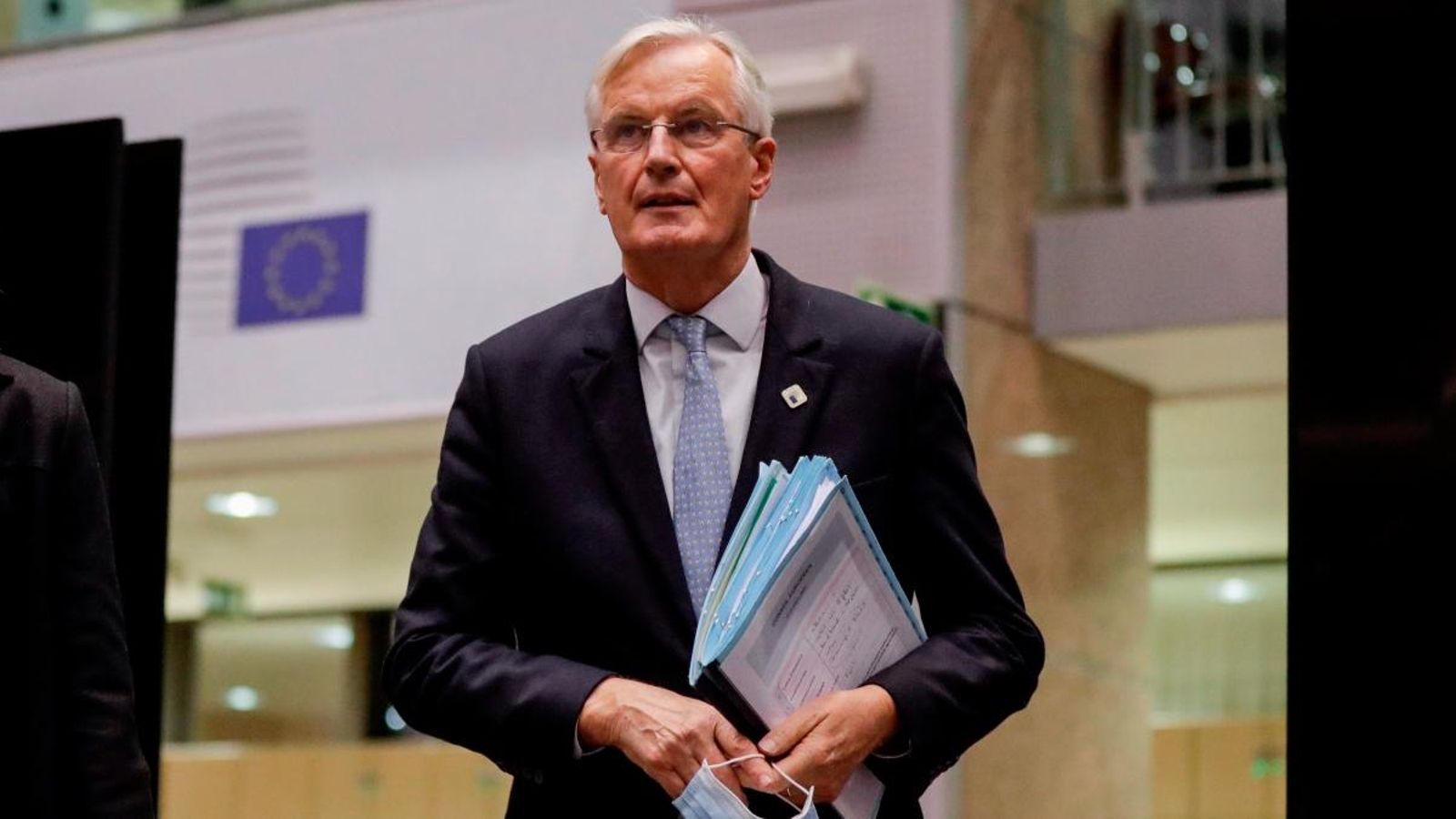 Michel Barnier durant el consell extraordinari de la Unió Europea