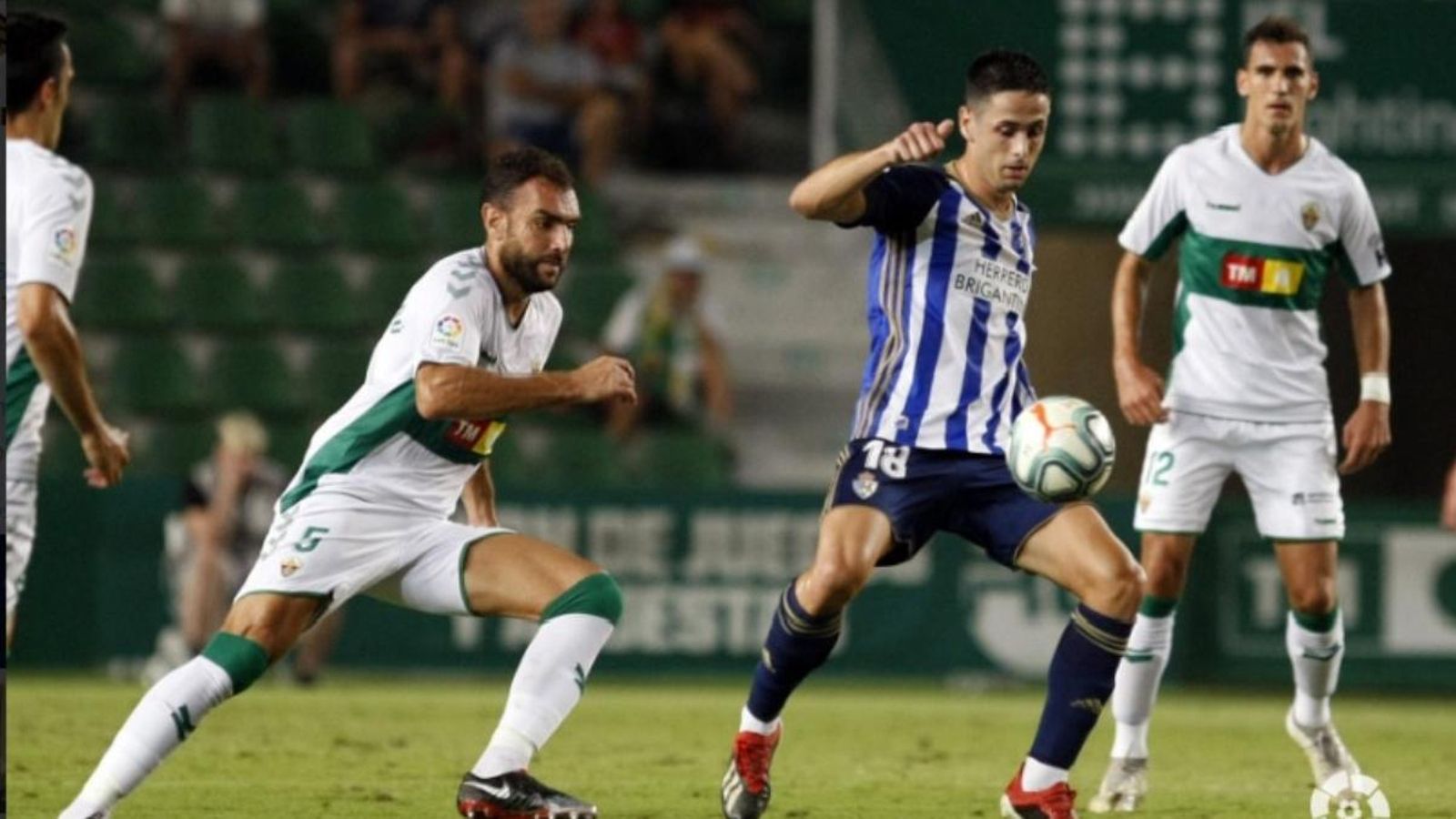 Un moment del partit al Martínez Valero