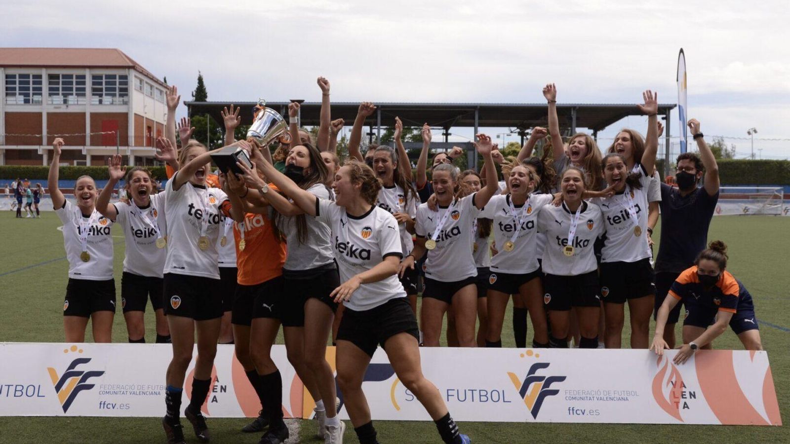Les jugadores del València celebren el títol