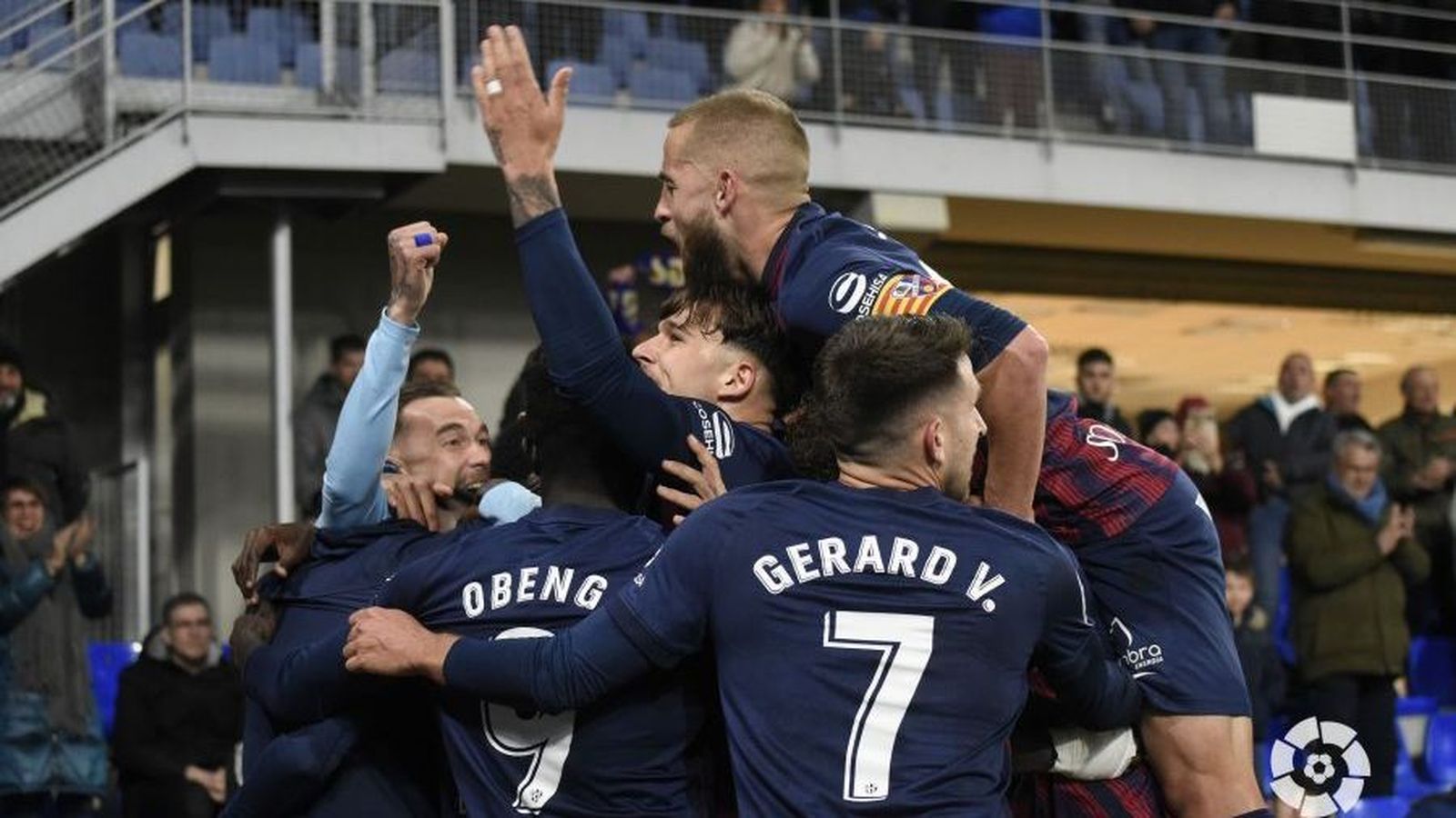 Els jugadors locals celebren un dels gols