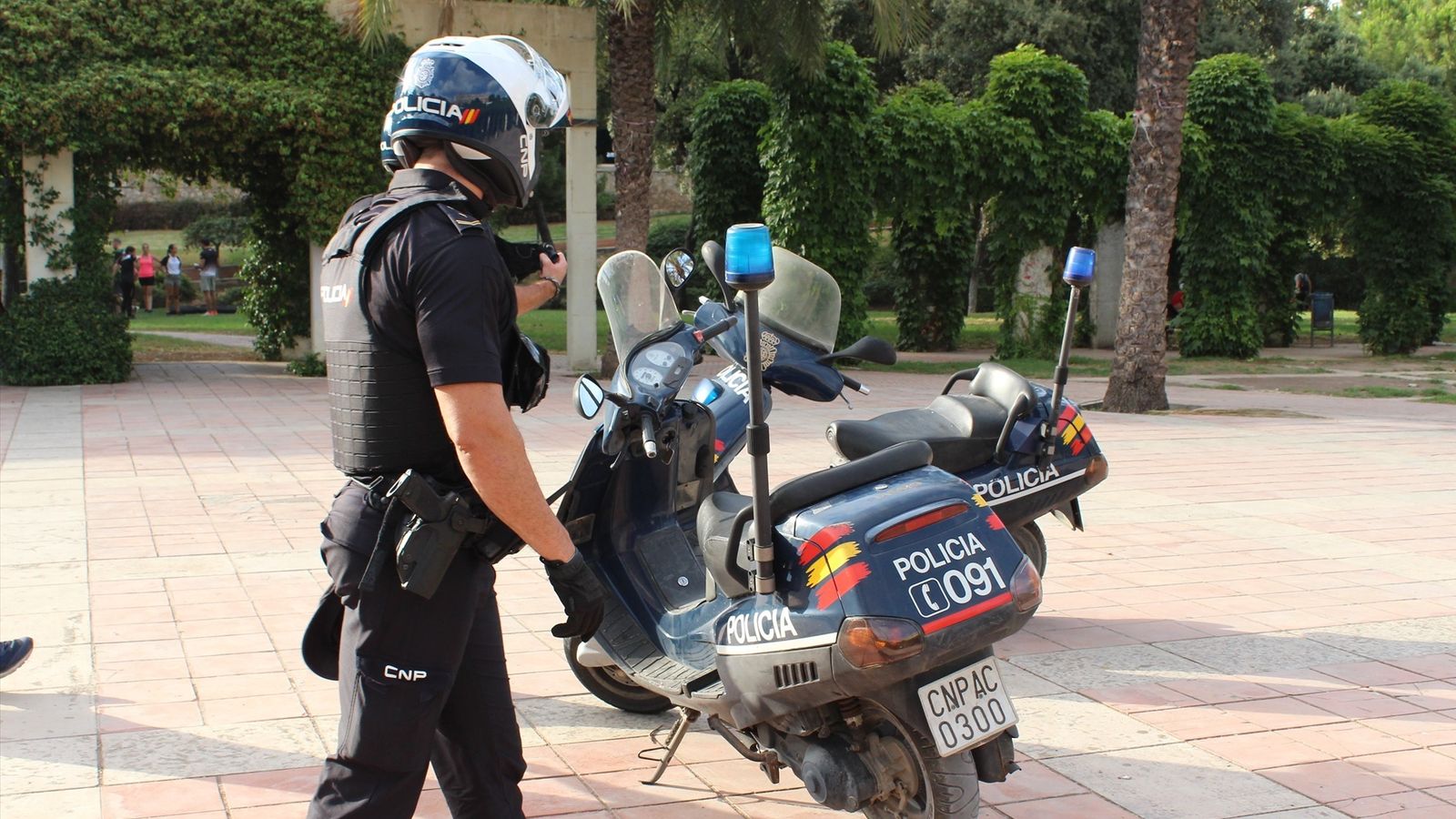 Un agent de Policia Nacional