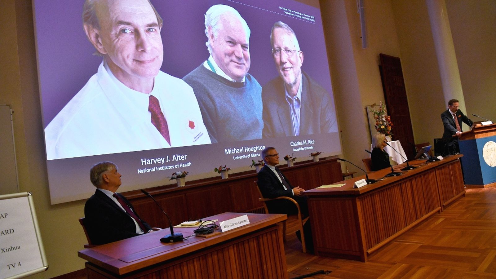 Harvey J. Alter, Michael Houghton y Charles M. Rice. Claudio Bresciani (EFE