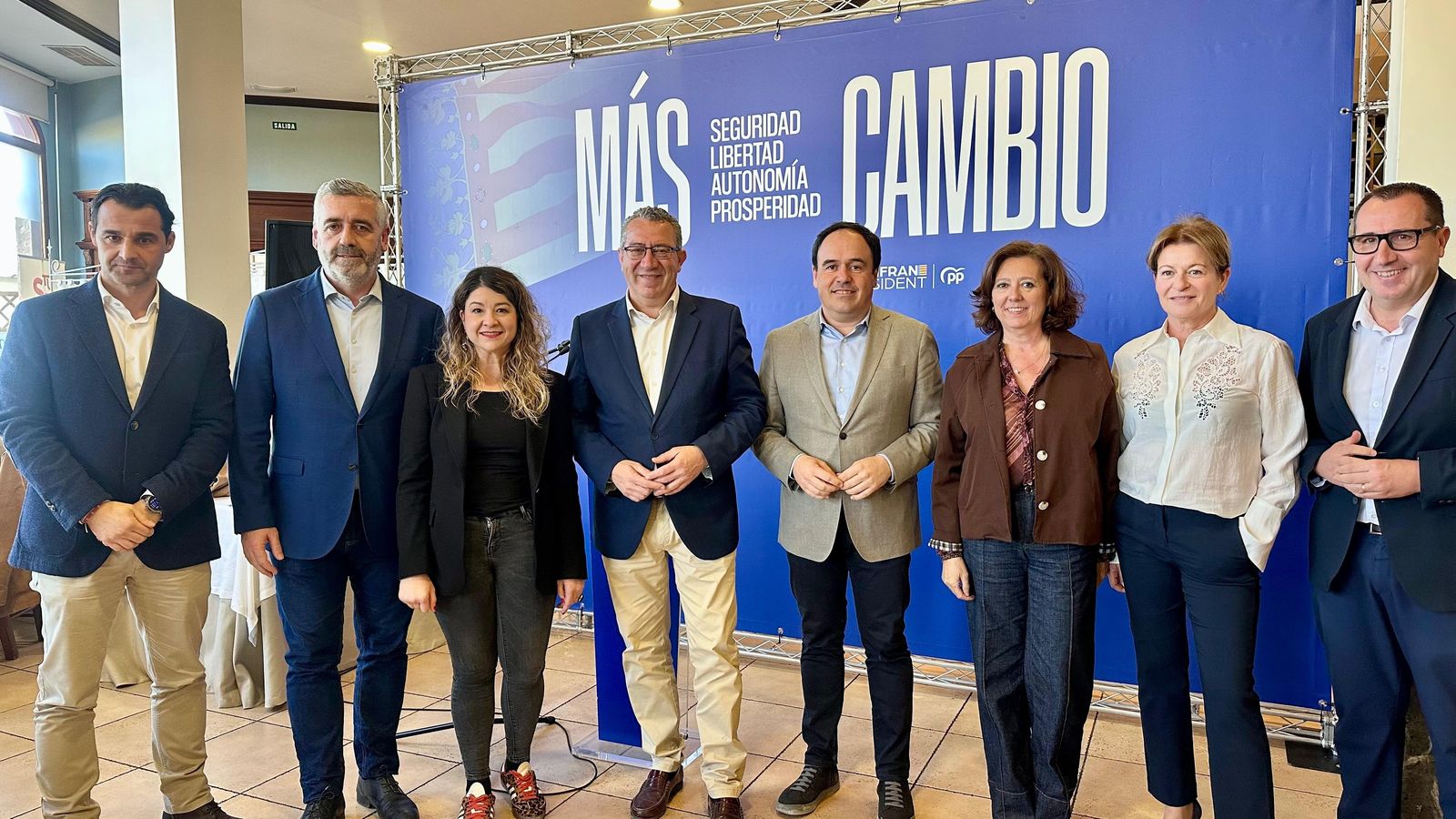 El president del PPCV, Juanfran Pérez Llorca, en un dinar comarcal del partit a Almoradí (Alacant).