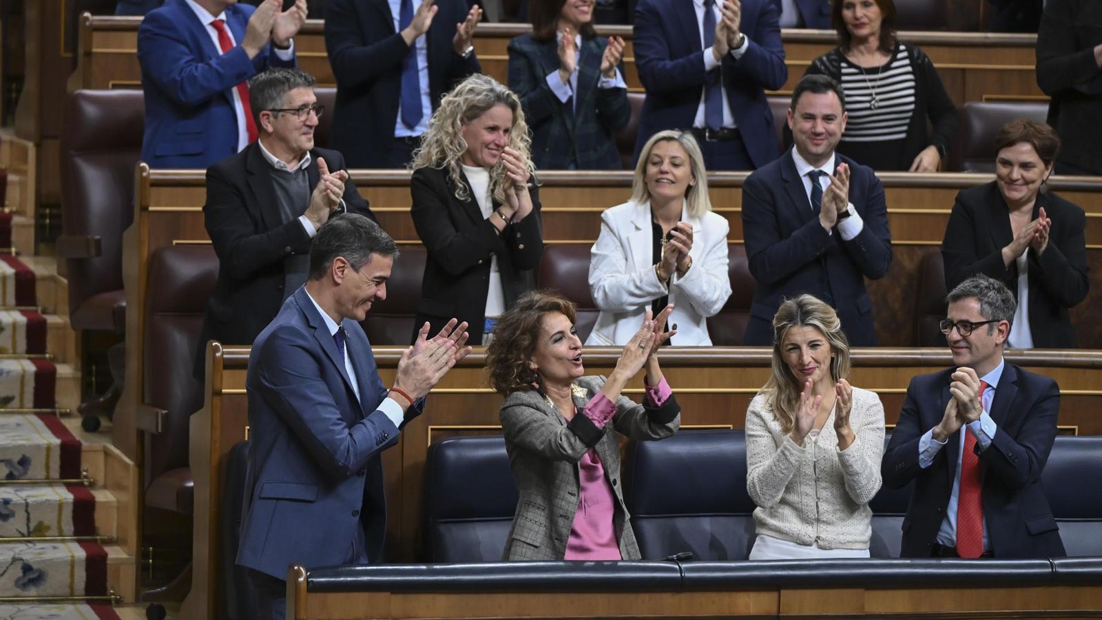 L'executiu espanyol celebra al Congrés l'aprovació del paquet fiscal L'executiu espanyol celebra al Congrés l'aprovació del paquet fiscal