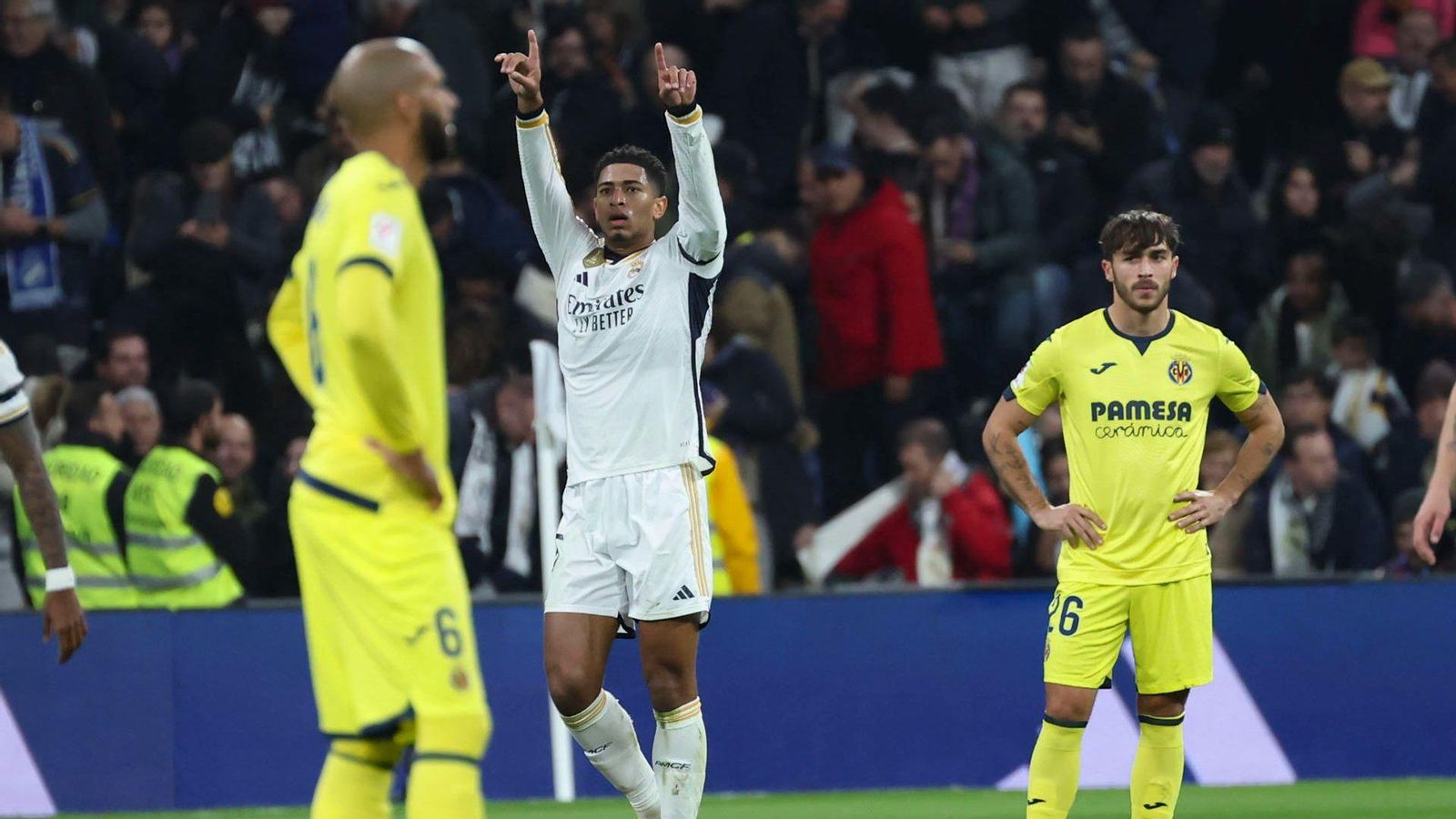 Bellingham celebra el gol davant la desesperació de Capoue i Alti